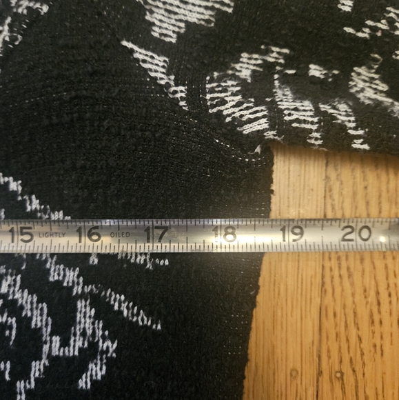 Chicos Floral Print Structured Jacquard Cardigan. Size 1 - Picture 4 of 7